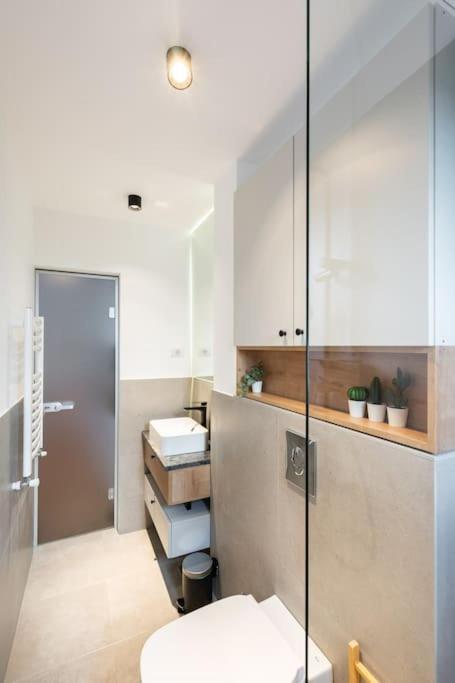 Apartmán Stunning Views 2Br Midtown Flat - Charming Balcony Bukurešť Exteriér fotografie